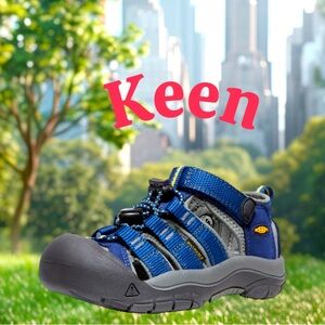 Keen Newport H2 closed toe waterproof sandals unisex shoes boys size 12